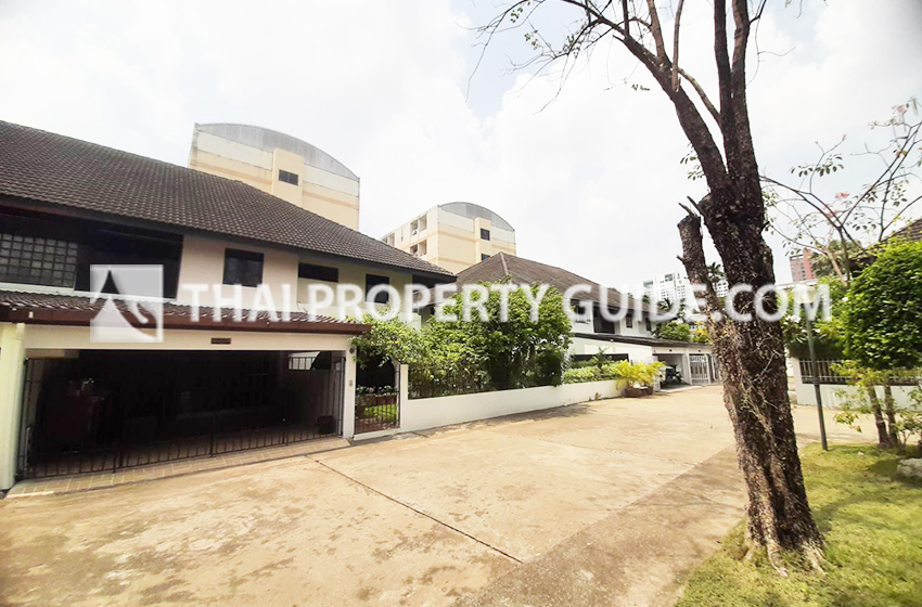 House with Shared Pool in Sukhumvit 
